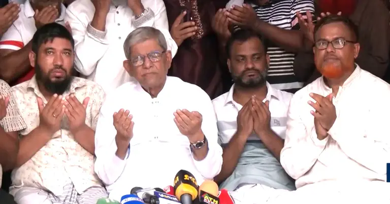 বিমান বিধ্বস্ত: তিন নিহত শিশুর পরিবারের সঙ্গে সাক্ষাৎ করলেন বিএনপি মহাসচিব